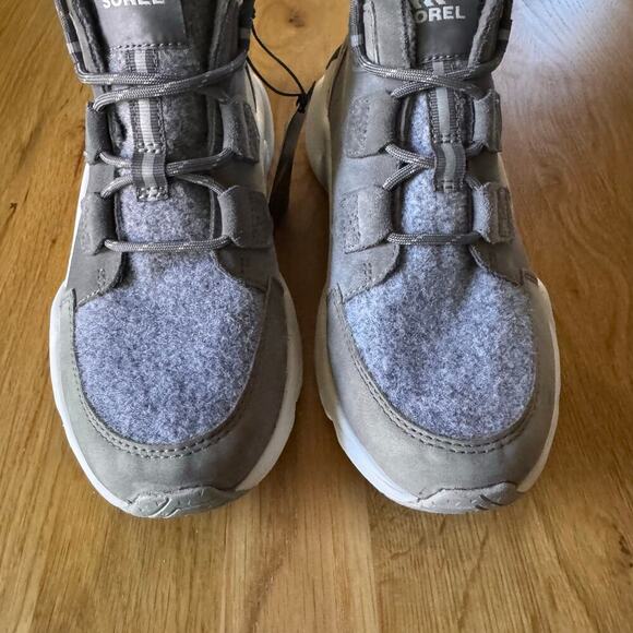 NWT Sorel Women's Kinetic Rngd Caribou Boot in "Quarry, Sea Salt" Gray Size 7.5 - Picture 10 of 15